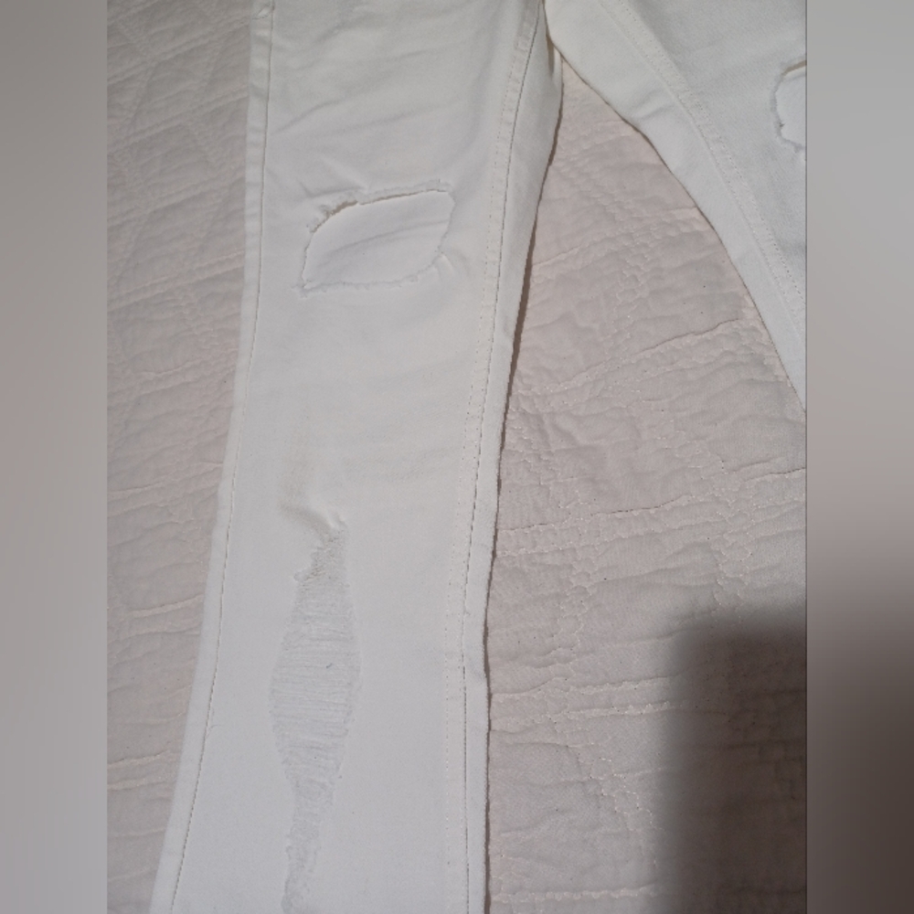 Rue21 White Mid Rise Distressed Jeans - Picture 3 of 6